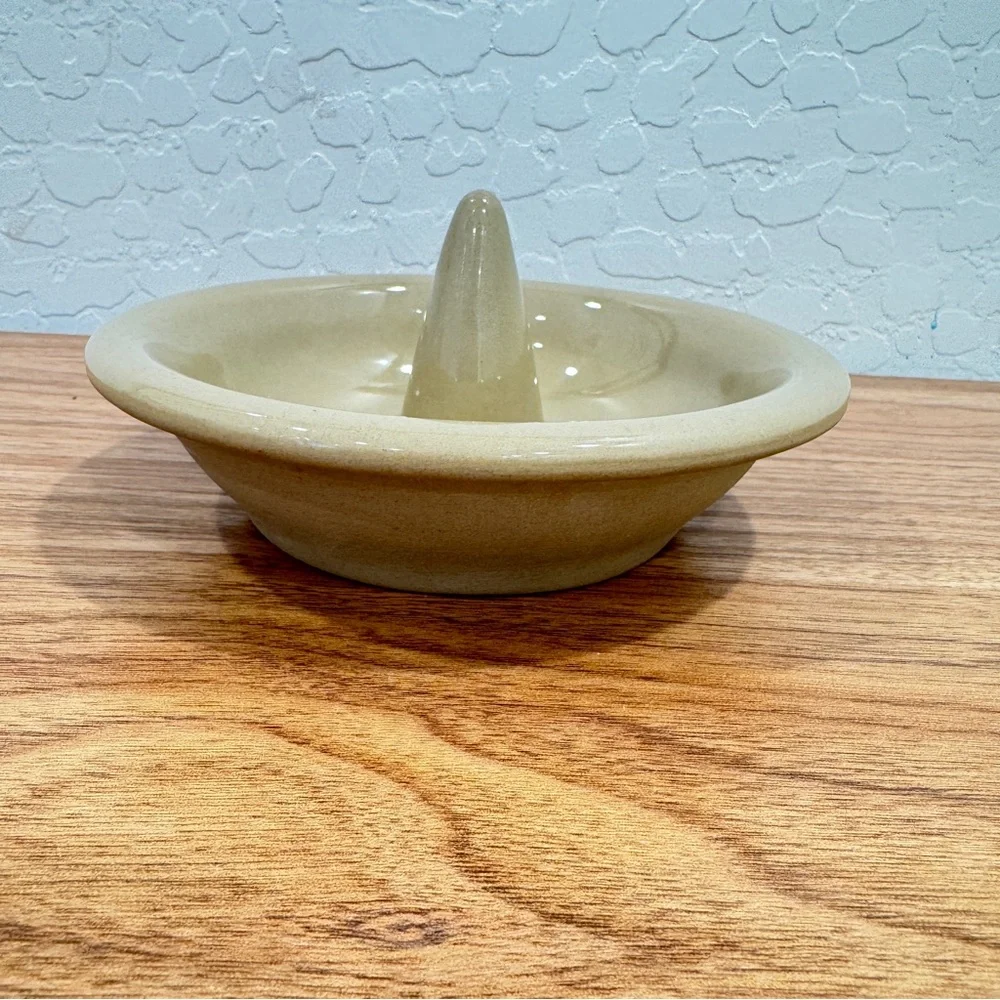Hartstone Pottery Ceramic Citrus Juicer Beige 6”
